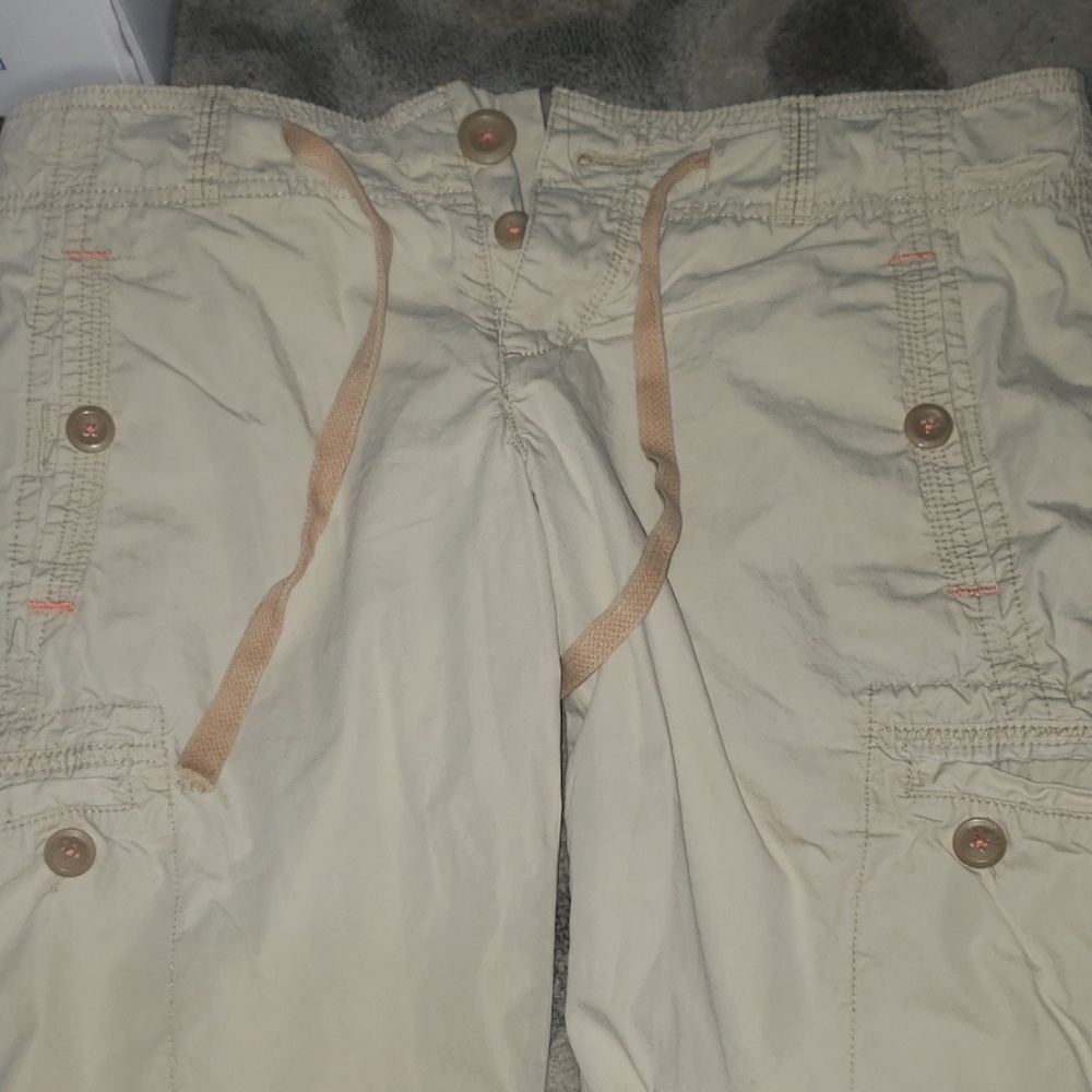 American Eagle Cargo Capris size 6